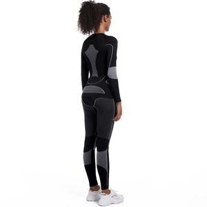 Vue arrière d'un ensemble de sport de compression sans couture avec motifs jacquard