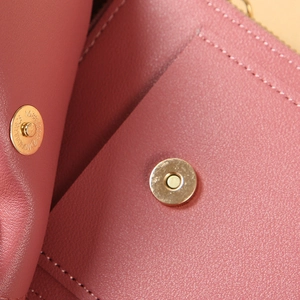 Pink lychee grain leather phone bag with high-quality magnetic snap closure detail