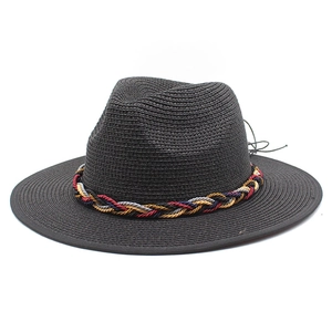 Cappello di paglia nero da donna con fascia colorata per la protezione solare estiva