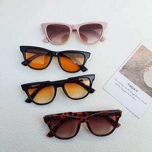 Fashion Square Sunglasses UV400 Protection PC Lenses Resin Frame For Outdoor Driving Travel Chic Sunshade Eyewear
