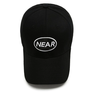 Berretto da baseball classico in cotone nero con ricamo NEAR e stile trendy