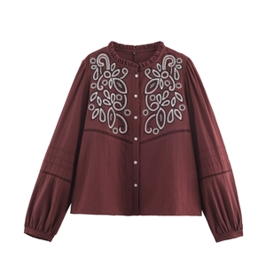 Camicetta Vintage A Maniche Lunghe Ricamata Rosso Vino In Misto Cotone Con Collo A Volant E Bottoni Per Donna
