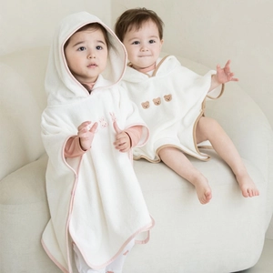 Cape de bain à capuche en coton doux avec broderies d'animaux pour bébés
