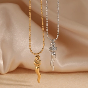 Adjustable stainless steel necklaces with crown chili pendants in gold and silver finish