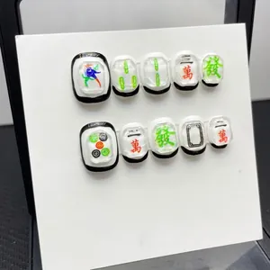 Faux ongles faits main avec motifs de tuiles Mahjong 3D traditionnelles en blanc et vert poli