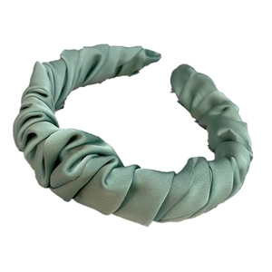 Elegant green pleated satin headband with a high-crown French retro minimalist design