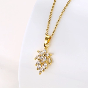 Collier Pendentif Feuille En Acier Inoxydable Avec Zirconia Cubique Scintillant Chaîne De Clavicule Bijoux Pour Femmes