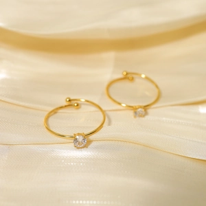 Minimalistischer verstellbarer Ring mit 18K Vergoldung und brillantem Zirkonia-Stein