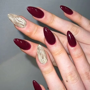 Raspberry Red And Champagne Gold Press On Nails Textured Stripe Artificial Pearl Glossy Almond Shape Artificial Nails For Women