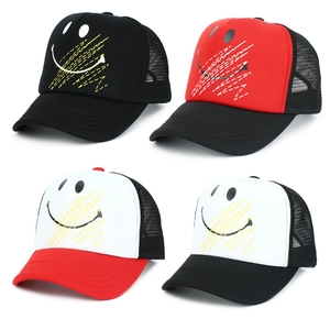 Lot de casquettes trucker smiley en quatre couleurs avec filet respirant et motif éclair