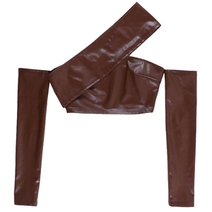 Set top corto monospalla in pelle PU marrone e maniche abbinate stese in piano