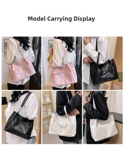 Dettaglio di grandi borse tote in rosa, nero e bianco con tracolle a catena