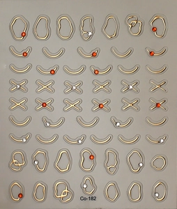 Détails d'autocollants géométriques dorés pour ongles avec accents de cristal et lignes