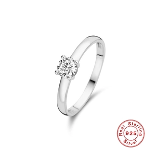 Close-up of 925 sterling silver ring with 4-prong setting and brilliant solitaire stone