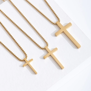 Colliers avec pendentif croix en acier doré et chaînes vénitiennes en trois tailles