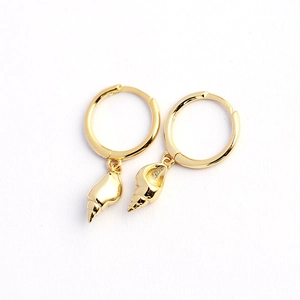 Elegant S925 sterling silver gold conch shell hoop earrings for a minimalist daily look