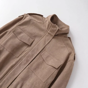 Braune Wildlederimitat-Jacke mit Stehkragen und Schulterklappen im Streetwear-Stil