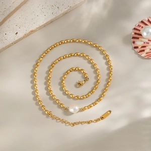 Detail of freshwater pearl necklace with 18K gold plated steel chain and extender