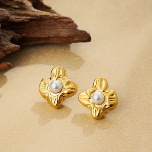 Elegant 18k gold stainless steel pearl stud earrings with vintage floral design