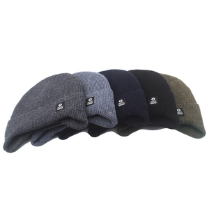 Bonnets tricotés d'hiver doublés polaire avec protection des oreilles en plusieurs coloris
