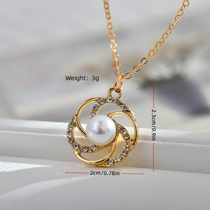 Collier perle doré style français avec pendentif spirale en strass et dimensions