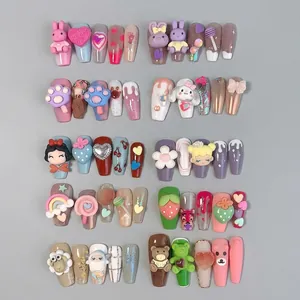 Mix di 20 ciondoli per nail art in resina con simpatici disegni di conigli e orsi