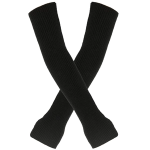 Detailansicht langer schwarzer Strick-Armstulpen in modischem X-Layout für Damen