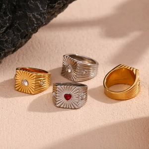 Vintage Square Signet Ring 316L Stainless Steel 18K Gold Plated Heart Cubic Zirconia Sunburst Pattern For Women