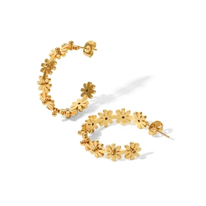 Gold-plated C-shaped daisy hoop earrings in titanium steel with detailed floral texture
