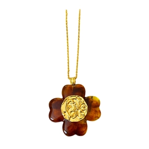 Vintage floral round pendant necklace with amber resin and golden clover motif