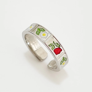 Adjustable 925 sterling silver ring with white daisy and red rose enamel floral patterns