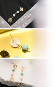 Détail de boucles d'oreilles plaquées or 18 carats avec perles et breloques en turquoise