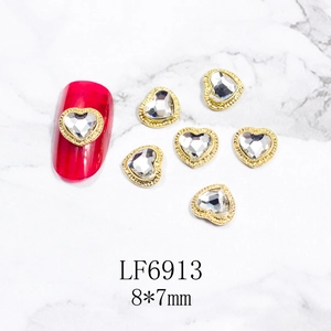 Detalle de cristales para uñas en forma de corazón con borde dorado, 8x7mm LF6913