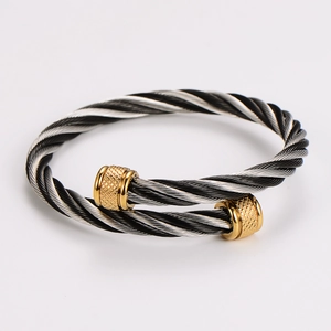Close-up of tricolor twisted cable bracelet featuring gold mesh textured end caps