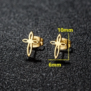 Boucles d'oreilles croix dorées minimalistes avec design évidé et dimension de 10mm