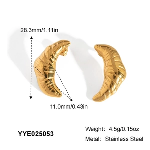 Detailed size specifications of gold croissant earrings in stainless steel, 28.3mm height