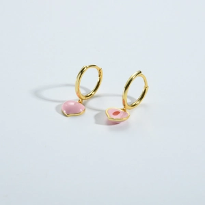 S925 sterling silver hoop earrings with pink heart charms in golden finish fashion