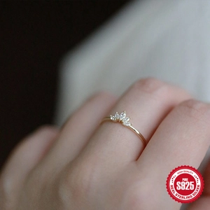 Elegant S925 sterling silver ring with marquise-cut zircons in a minimalist crown shape