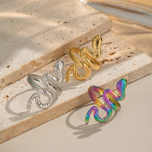 Bagues serpent chic en or 18 carats et argent avec texture martelée sur pierre