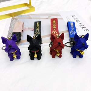 Quatre porte-clés bouledogue français géométriques colorés avec cloches et sangles
