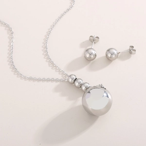 Minimalistisches Schmuckset aus silbernem Edelstahl mit Kugelanhänger-Halskette und Ohrsteckern