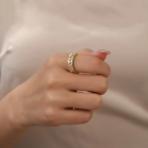 Chic 18k gold plated wheat leaf open ring with white zircon stones worn by a model