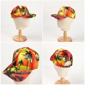 Baseball cap with tropical palm tree print, six-panel structure and curved brim design