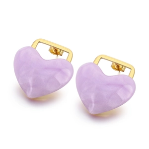 Sweet purple heart stud earrings in 18K gold plated stainless steel with hammer texture