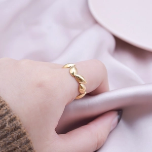 Adjustable 304 stainless steel gold ring with leaf leaf elements on pink silk background