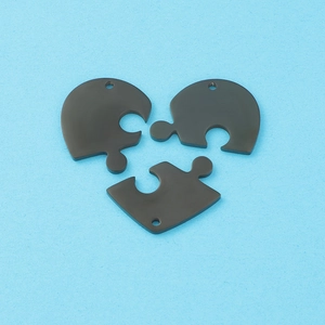 Pendentif puzzle coeur trois pièces en acier titane noir pour la création de bijoux DIY