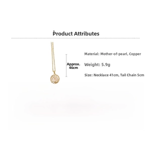 Vue détaillée du collier croix en plaqué or 18 carats avec nacre et dimensions de la chaîne