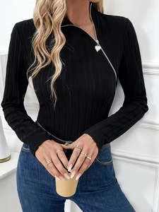 Haut en maille côtelée pour femme avec fermeture éclair oblique et pendentif cœur
