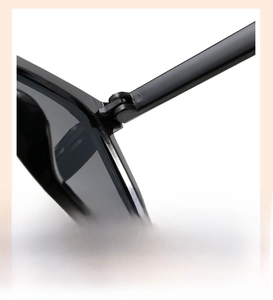Détail de la charnière des lunettes de soleil pour une ouverture fluide et confortable