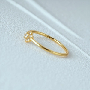 Detailed close-up of S925 sterling silver stamp on a zircon-set flower ring